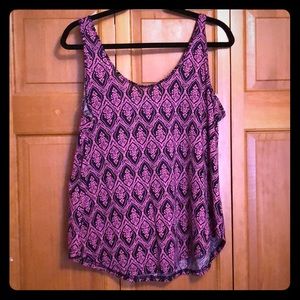 pink and black U-neck tank top